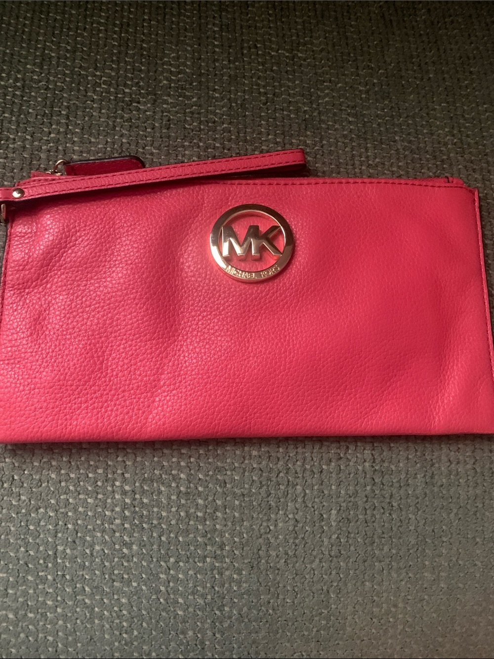 Michael Kors Fulton Pebbled Leather Wristlet Clutch With Zipper Closure